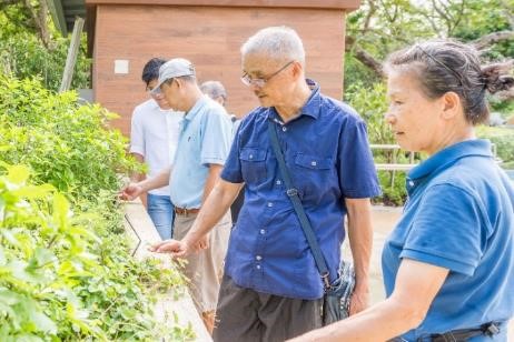 Seniors enjoying Therapeutic Garden 
@ Bishan-Ang Mo Kio Park