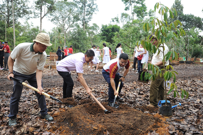 (From left) Mr Kenneth Er, SMS Dr Maliki and SMS Lee planting a durian (Durio zibethinus) tree in the Ubin Fruit Orchard