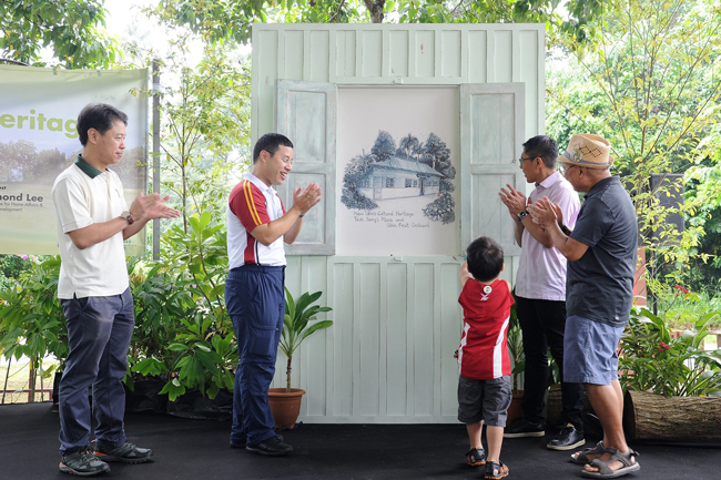 NParks CEO Mr Kenneth Er observes as SMS Desmond Lee and SMS Dr Mohamad Maliki Bin Osman unveiled a watercolour painting of Teck Seng’s Place to launch the event.