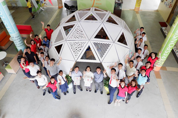 APSN Delta Senior School (DSS) students and staff, as well as volunteers from the built environment sector with the completed dome-shaped cardboard structure that would become a mobile art gallery for the school.