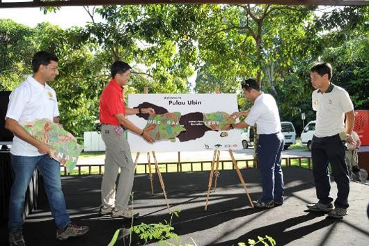 (From left) Head of HSBC Retail Banking and Wealth Management Mr Anurag Mathur, Minister for Education (Schools) and Second Minister for Transport Mr Ng Chee Meng, and Minister in the Prime Minister’s Office and Second Minister for Home Affairs & National Development Mr Desmond Lee place wooden “jigsaw” pieces on a map of Pulau Ubin to launch the opening of the new Nature Gallery. NParks CEO Mr Kenneth Er looks on.